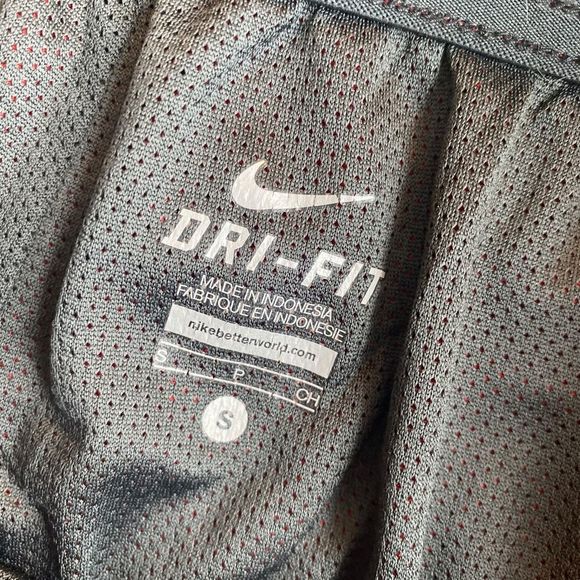 Nike Size S Red Mesh Athletic Short - Picture 2 of 6